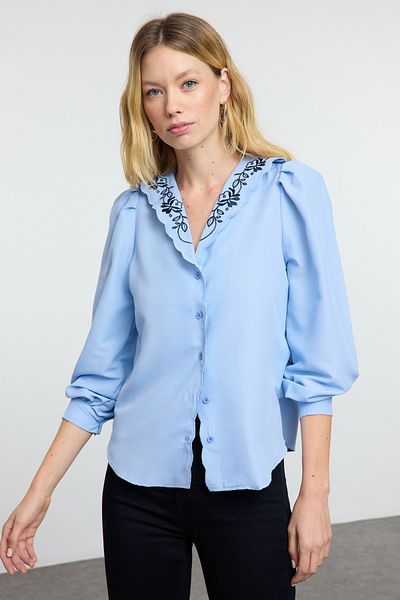 Trendyol Collection Modrá tkaná halenka s detailem výšivky - TWOAW22BZ0100