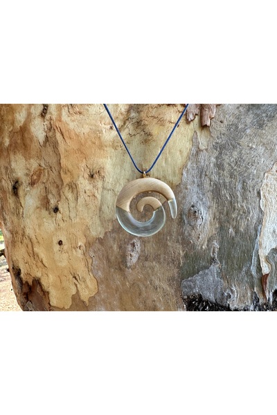 bo wood el yapımı zeytin ağacı epoksi spiral kolye