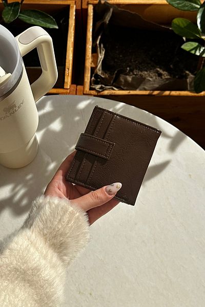 klovi Кафяв портфейл от изкуствена кожа с детайли за карти