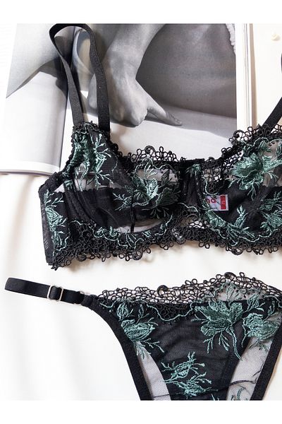 MOONDE Set bralet din dantelă neagră (sutien și tanga)