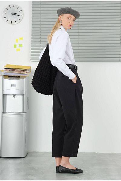 HEQA Pantaloni largi cu tăietură morcov negru