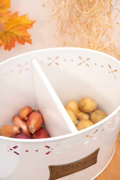 Skygo 2 Bölmeli Plakalı Beyaz Metal Patates ve Soğan Sepeti - 18 LT Patates Soğanlık Sebzelik Saklama Kabı