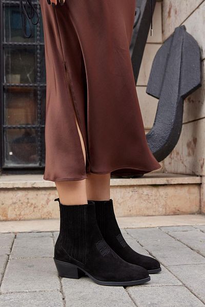 NILUFARR Novella Black Suede Γνήσιο Δερμάτινο Γυναικείο Μποτάκι με κοντό τακούνι