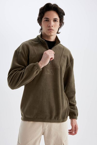 DeFacto Comfort Regular Fit Comfortable Fit Stand Collar Printed Fleece Sweatshirt