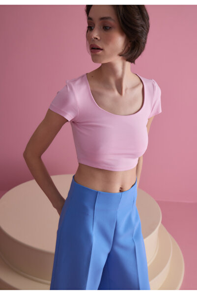 TUBİA Γυναικείο κοντομάνικο μπλουζάκι με ροζ τετράγωνο γιακά