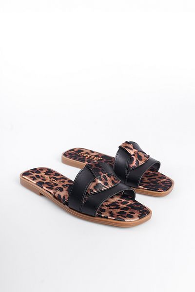 Capone Outfitters Zaren Frauen Hausschuhe