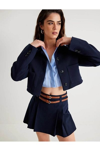 Koton Kapsová bunda Crop Jacket – detail košile a knoflíku