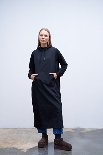 QANU Μαύρο μακρύ φούτερ - συνδυασμός υφασμάτων