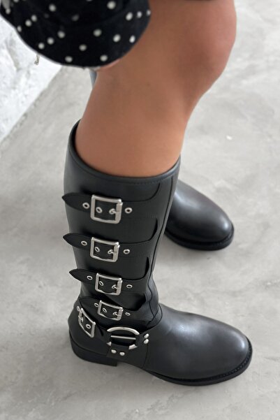 Shoebutik Rock n Roll Siyah Deri Metal Toka Detaylı Kadın Postal Çizme