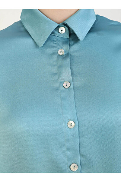 Refka Jégkék szatén tunika - gyöngygombos részlet - Refka