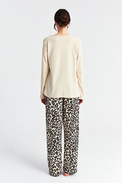 Ecrou Γυναικείο Σετ παντελόνι με κουμπιά με λαιμόκοψη με μοτίβο Leopard Heart
