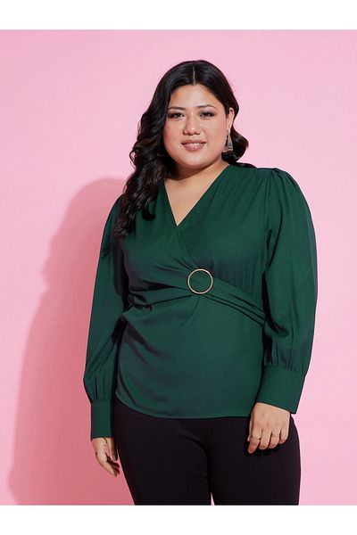 Sassafras By Styli بلوزة ببلوم بفتحة رقبة على شكل حرف V وأكمام طويلة