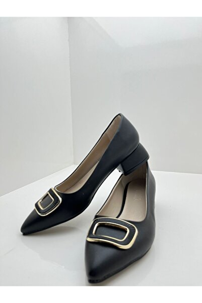 Butik KADIN ALÇAK TOPUKLU SİYAH TOKALI AYAKKABI