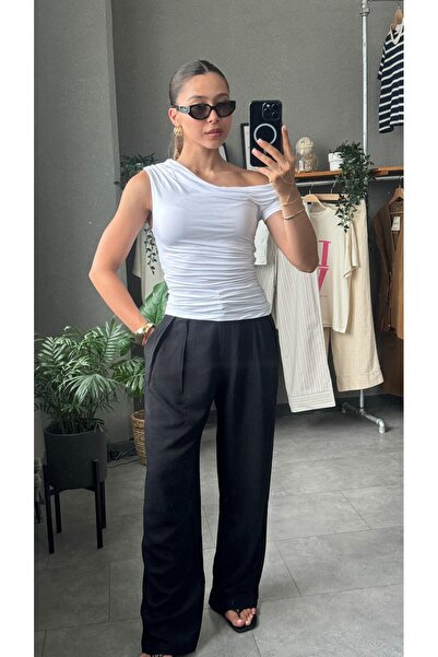 YOUR NAME Λευκή γυναικεία μπλούζα με ασύμμετρο λαιμόκοψη