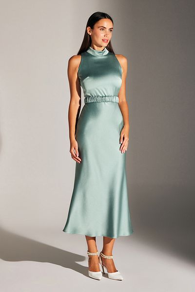 BETTY & SAM SIENA ÄRMELLOSES MAGISCHES KRAGEN-NACHTKLEID AUS WASSERGRÜNEM SATIN