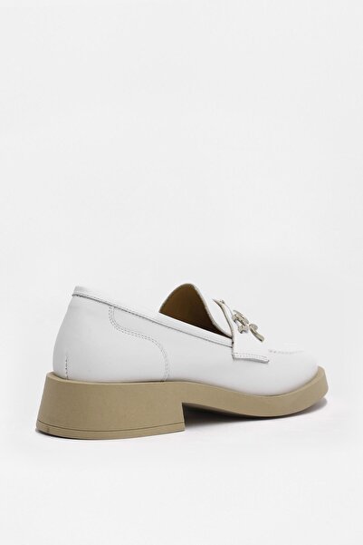 NILUFARR Morris Білі жіночі лофери з натуральної шкіри зі срібними аксесуарами