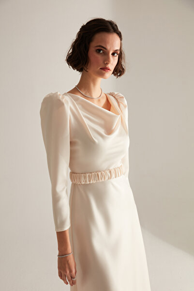 BETTY & SAM Ecru zásnubní šaty s výstřihem mimo ramena