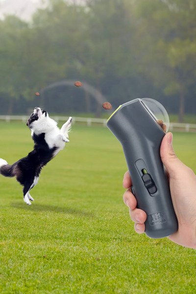 Soillium Automatic Food Throwing Toy with Container, Movable and Feeding Fun for Your Pets