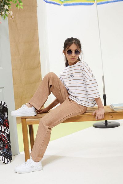 Cansın Mini Pantaloni de tricou oversize cu dungi maro Costum pentru fete 18621