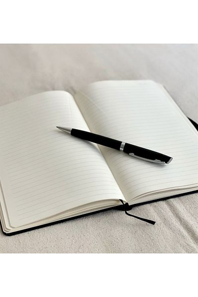 Gift Moda Black Leather Notebook and Roller Ball Pen