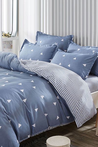 Eponj Home Двойна кувертюра за лесно гладене Triangle Cloud Blue