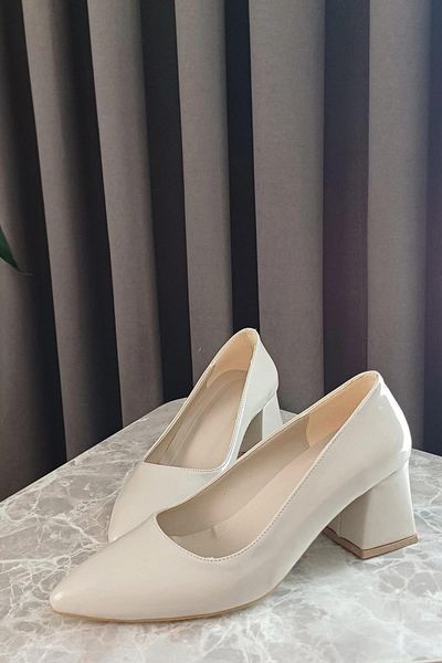 Preshley Stiletto cu toc gros de 6,5 cm din piele lăcuită Nova crem