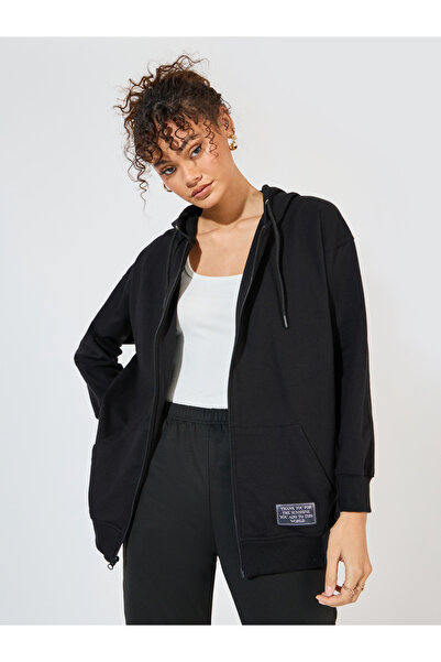 Styli هودي كبير الحجم مزود بسحّاب وتفاصيل شارة