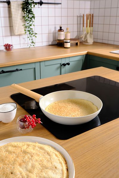 Karaca Swiss Crystal Almond Cream Tigaie cu Baza Inductie 22 Cm