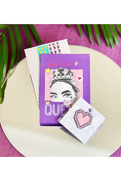 Gift Moda Σετ Μίνι άλμπουμ και σήμα Pink Queen