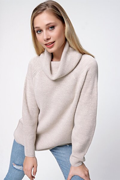 CHUBA سترة نسائية منسوجة طويلة بياقة Degaje باللون البيج 22wk258