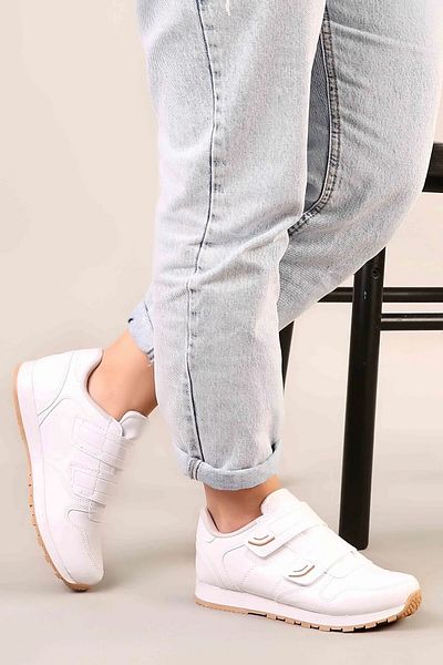 AYN-Shoes حذاء رياضي بحزام مزدوج بلون كريب أبيض للجنسين