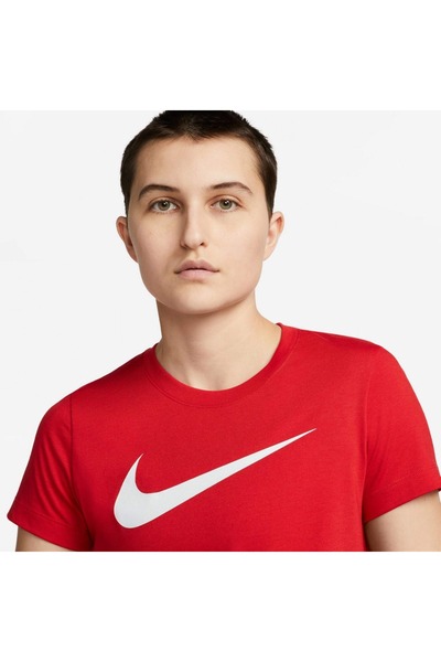 Nike Γυναικείο μπλουζάκι Park Dri Fit με κόκκινο στρογγυλό λαιμό