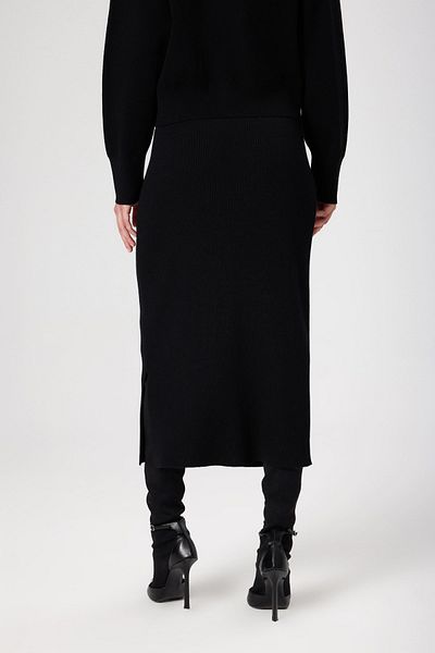 Mısırlı Fusta neagră cu nervuri midi tricotaje
