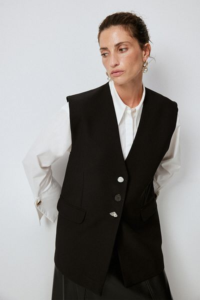 Touché Privé CREPE VEST WITH BUTTON DETAIL