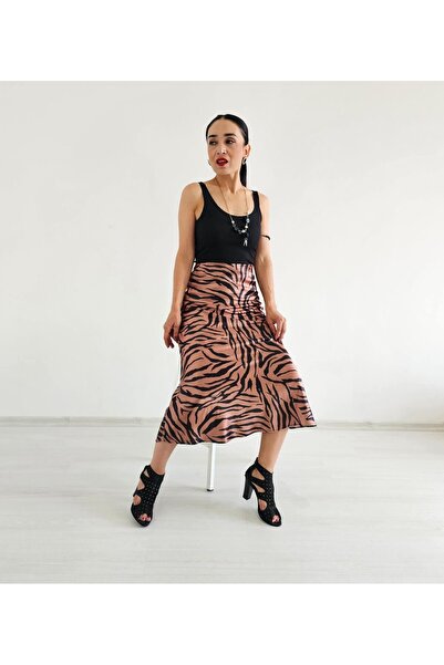 Altı Üstü Butik Fusta din satin cu model - culoare maro