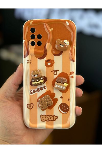 Fibaks حافظة متوافقة مع هاتف Galaxy A51 بتصميم منقوش لحماية الكاميرا على شكل دمية دب بسكويت وغطاء من السيليكون باللون القهوة