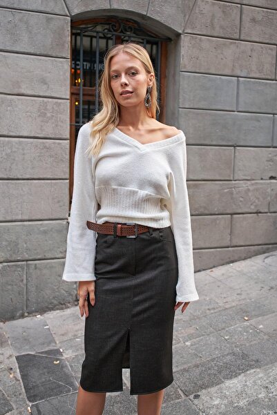 Jument Women's Soft Textured Mohair V-Neck Bat Long Sleeve Knitwear Sweater Blouse-Cream