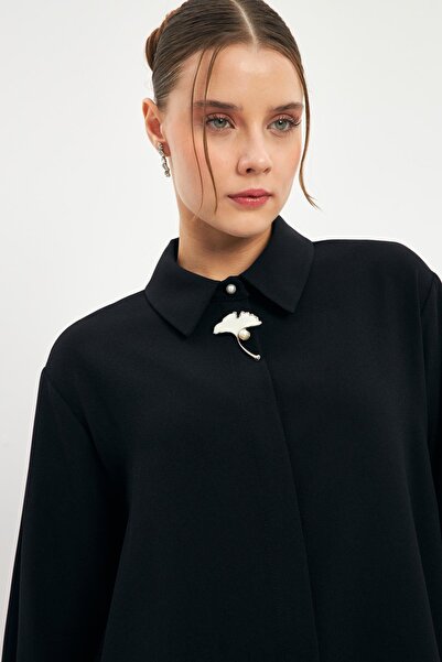 Zühre Brooch Detailed Hidden Button Black Shirt G-0092