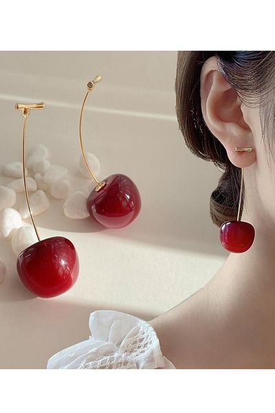 PREGIO أقراط الكرز النسائية الواقعية