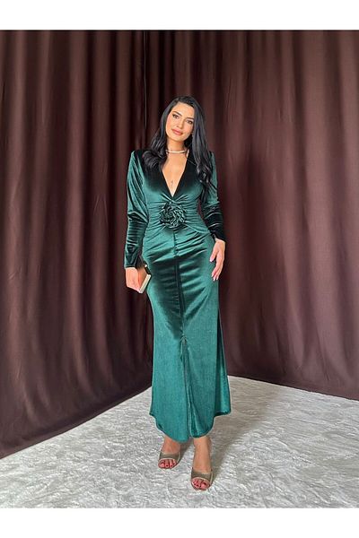Afiş Butik Rochie drapată cu detaliu trandafir din catifea verde smarald