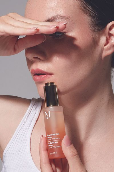 MİSBAHÇE Renewing Acid Serum - 10% Aha, 1% Salicine, 2% Arbutin Hyaluronic Acid