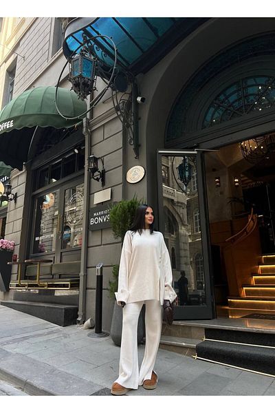 Friday Mood Women's Three-Button Slit Detailed Sweater & Pants Knitwear Set