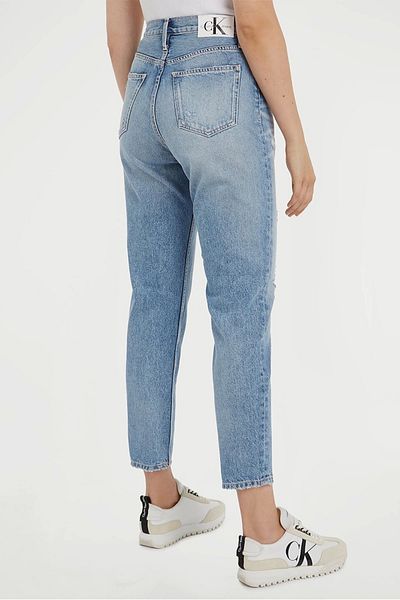 Calvin Klein شعار العلامة التجارية للنساء، مقاس نحيف، مظهر أنيق، كلاسيكي، 5 جيوب، مناسب للاستخدام اليومي، جينز أبيض J20j223