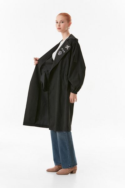 Fulla Moda Trench cu guler dublu brodat cu piatra