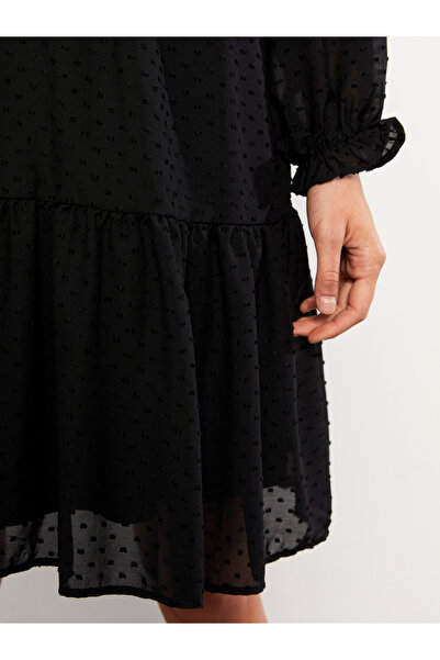 LC Waikiki Dik Yaka Kendinden Desenli Uzun Kollu Saten Kadın Elbise