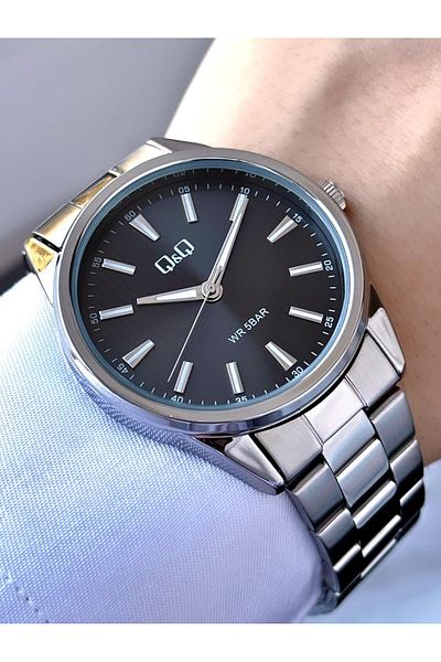 Q&Q Men's Black Dial Classic Sport Metal Silver Band Wrist Watch