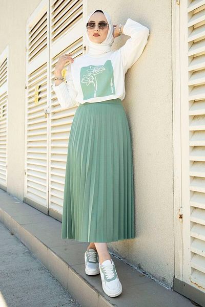 SEVENLINE Rose Printed Slit Detailed Tunic Sweatshirt and Pleated Skirt Set