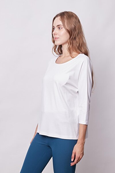 Jument White Women's T-shirt - Non-Wrinkle Span Fabric, Boat Neck, Bat Capri, Three-Quarter Sleeve