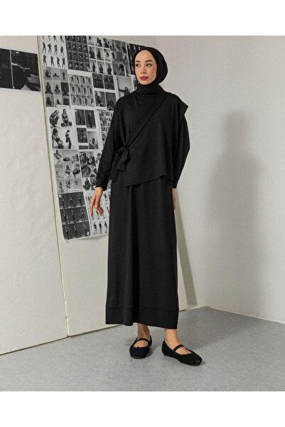 Meri Store Yandan Bağcıklı Siyah Pelerinli Penye Elbise