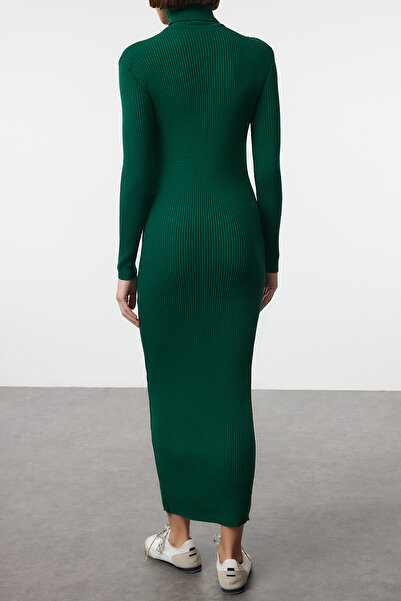 Edit by Trendyol Dlouhé smaragdově zelené žebrované úpletové šaty - Tedaw25Eb00017